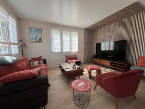 55-maisonaquelquepasdelamer-agoncoutainville-conciergerie-salon